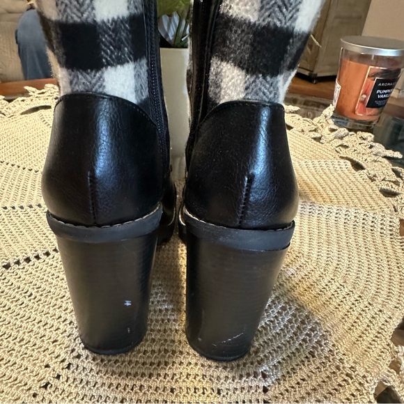 Like new woman’s combat boots - Picture 5 of 6